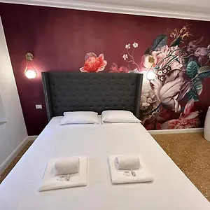  Appartamento Raffaello's Place Italia